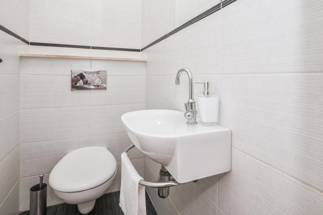 3-Bedroom Sea View Apartment - Balcony, Elevator - Spinut, Split 斯普利特 外观 照片