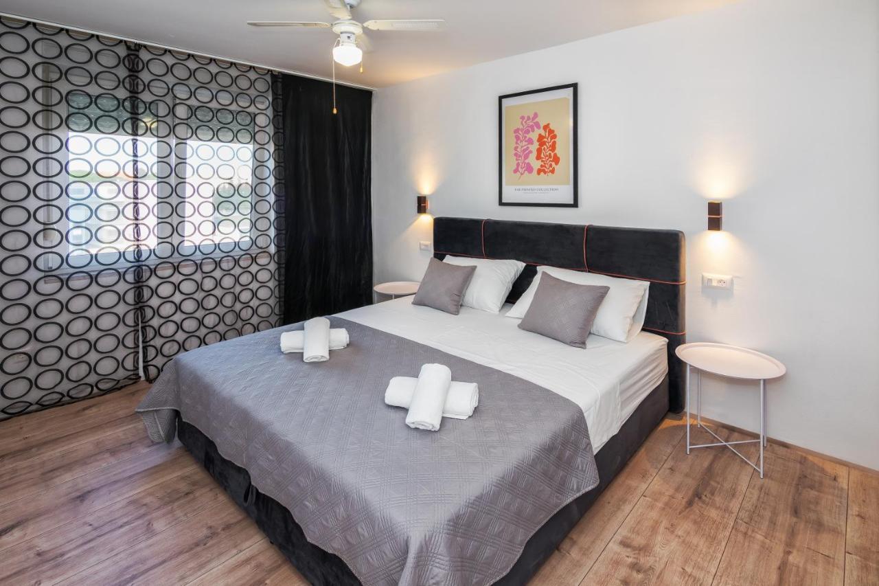 3-Bedroom Sea View Apartment - Balcony, Elevator - Spinut, Split 斯普利特 外观 照片