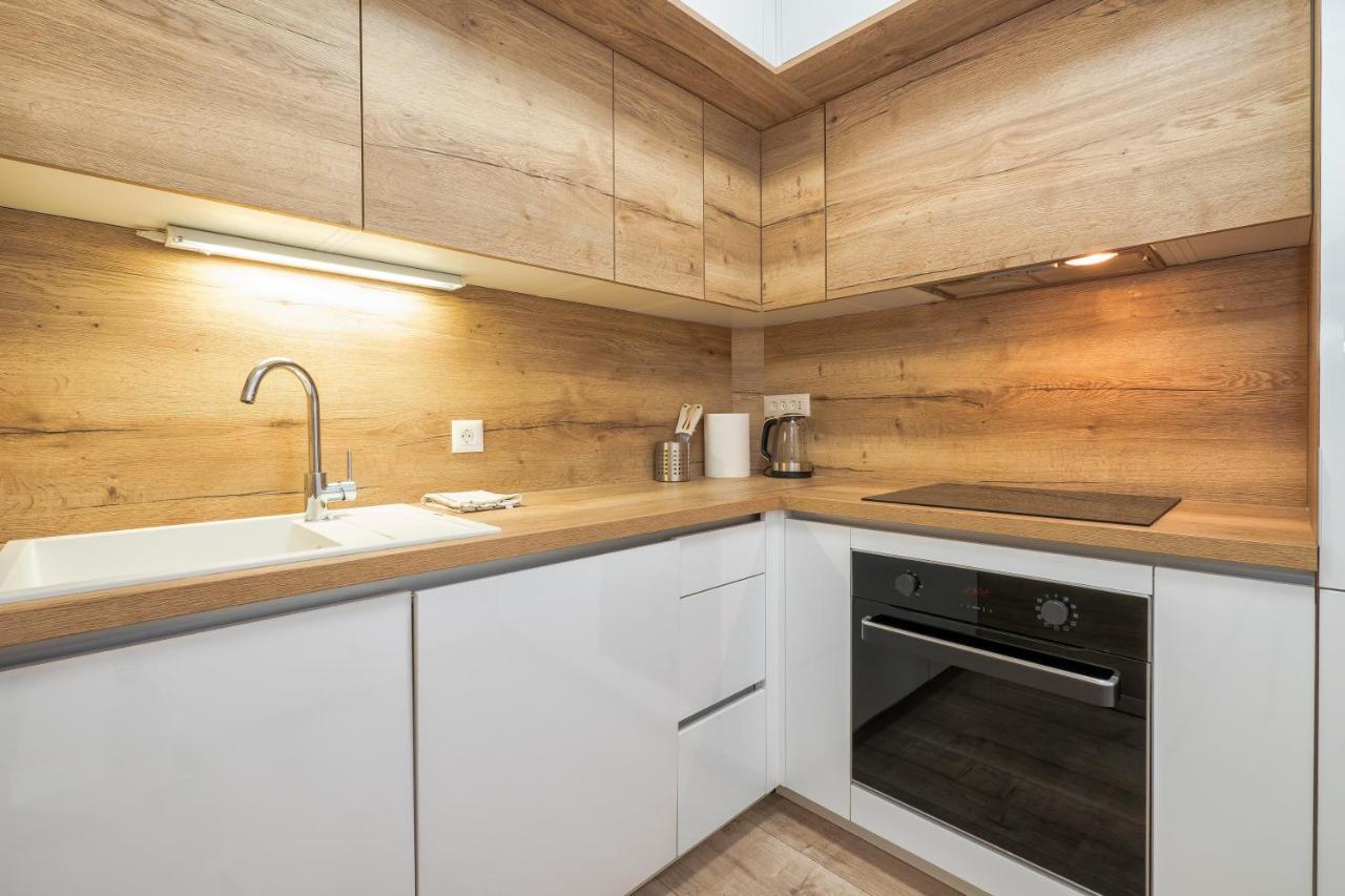 3-Bedroom Sea View Apartment - Balcony, Elevator - Spinut, Split 斯普利特 外观 照片