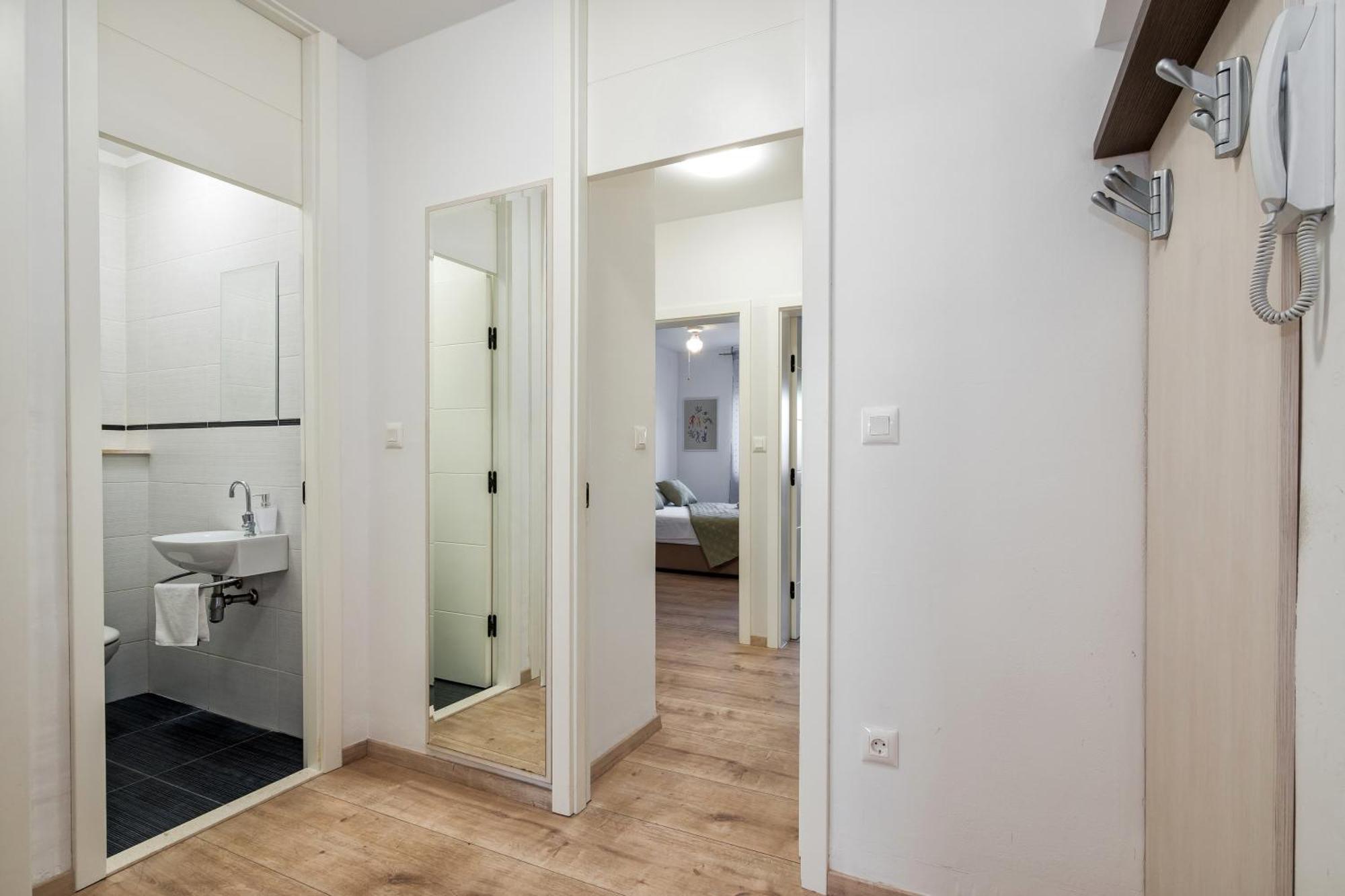 3-Bedroom Sea View Apartment - Balcony, Elevator - Spinut, Split 斯普利特 外观 照片