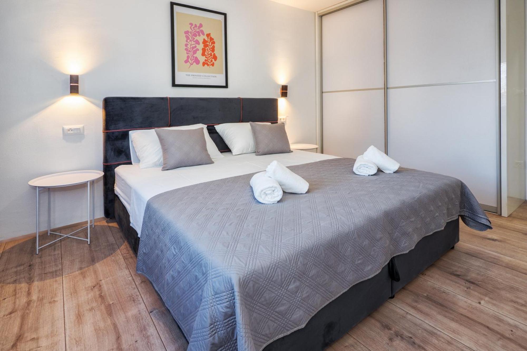 3-Bedroom Sea View Apartment - Balcony, Elevator - Spinut, Split 斯普利特 外观 照片