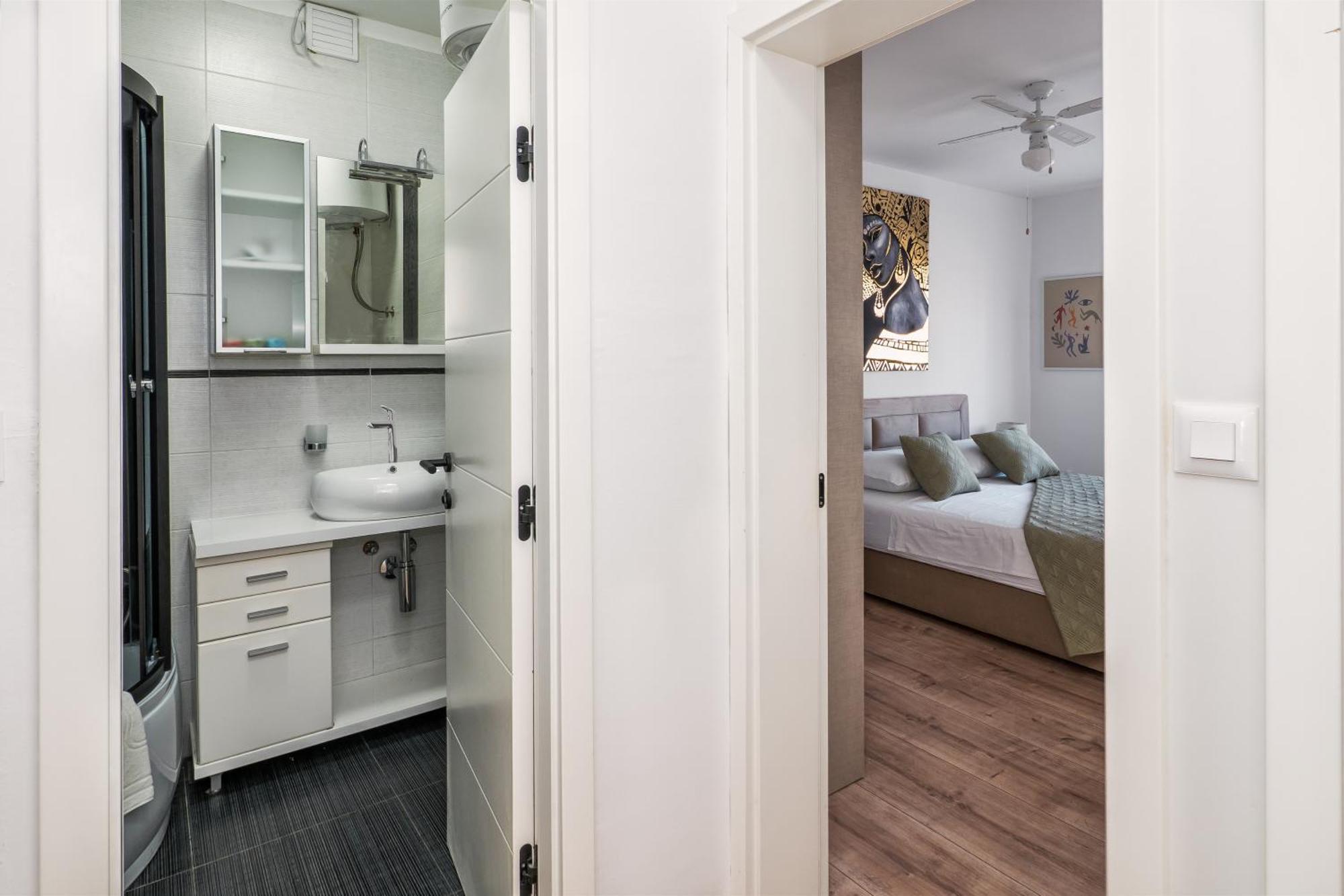 3-Bedroom Sea View Apartment - Balcony, Elevator - Spinut, Split 斯普利特 外观 照片