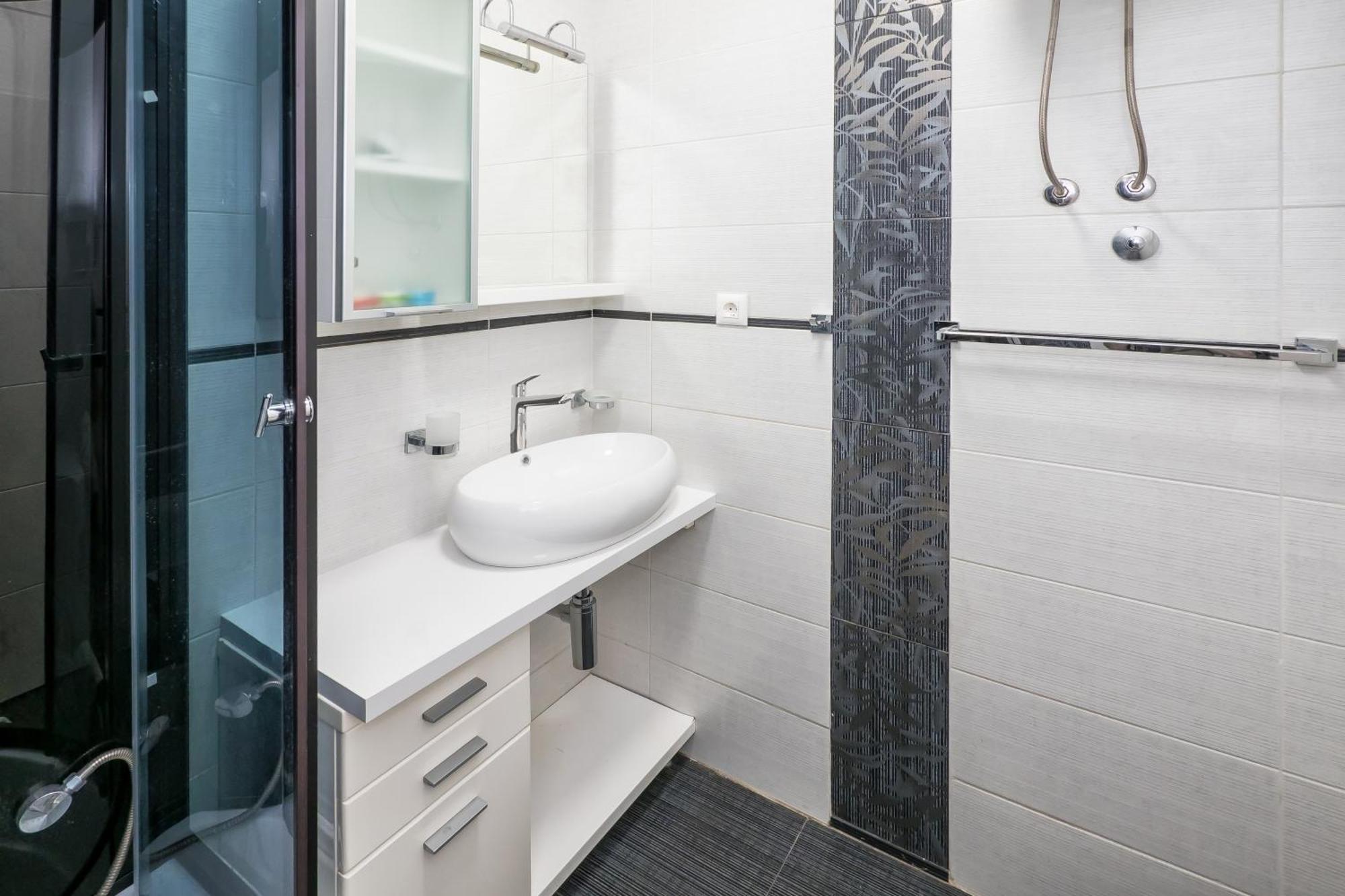 3-Bedroom Sea View Apartment - Balcony, Elevator - Spinut, Split 斯普利特 外观 照片